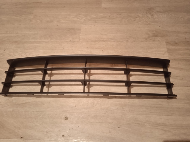 Решітка переднього бампера Polcar 692327 ціна, від 11.25 USD