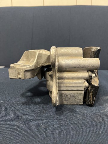 Купити LR114070 Land Rover Задня опора двигуна