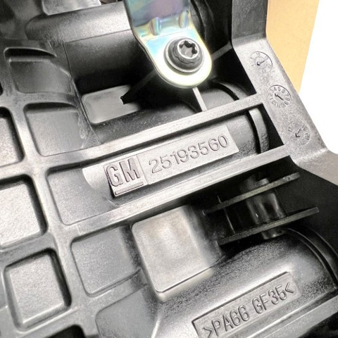 Впускний колектор 4801943 General Motors