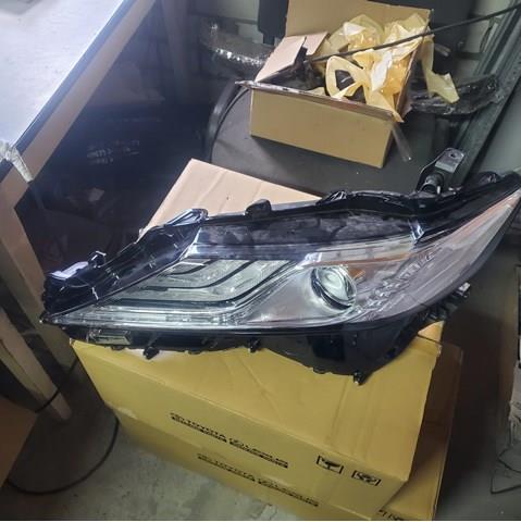 Фара ліва 8118533D71 Toyota