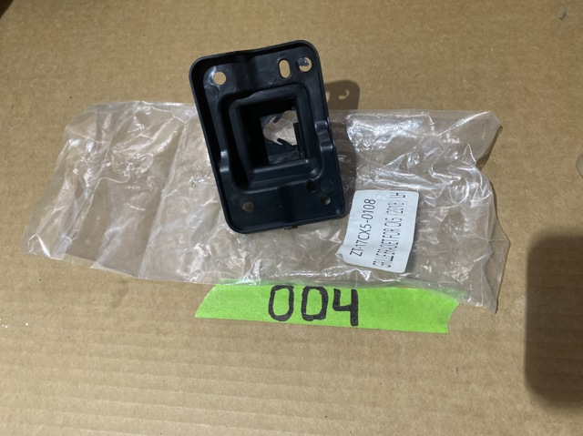 Кронштейн решітки радіатора FPS FP4426922 ціна, від 12.67 USD