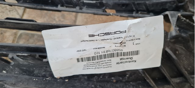 Решітка переднього бампера, ліва 95B807681H1E0 Porsche