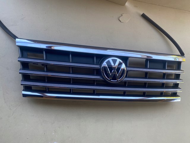 760853653 VAG Решітка радіатора