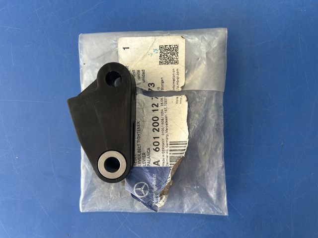 A6012001273 Mercedes Кронштейн натягувача приводного ременя
