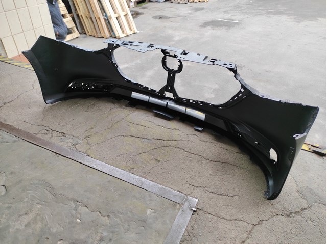 Передній бампер BCKA50031EBB Mazda