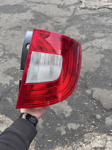 Задній правий стоп Magneti Marelli LLH241