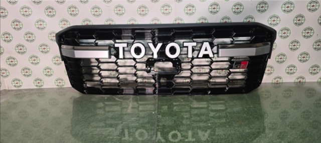 Облицювання радіатора Toyota 53101WY071 ціна, від 558.69 USD