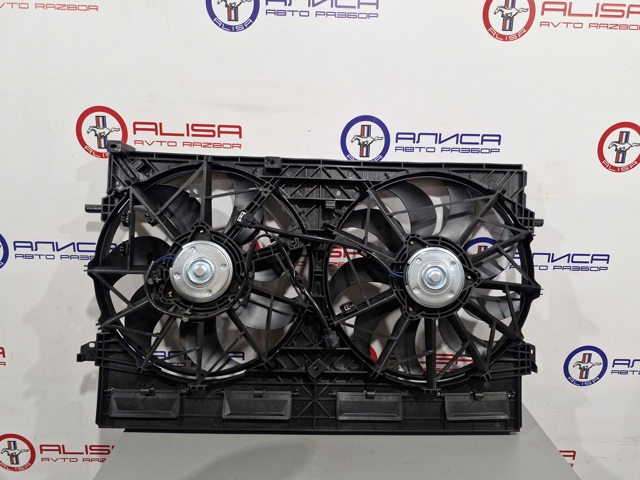 1355A528 Mitsubishi дифузор радіатора охолодження, в зборі з