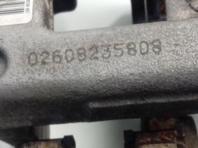 Супорт задній лівий 9819060880 Peugeot/Citroen