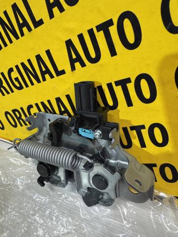 Замок кришки капота Mazda KBB356620