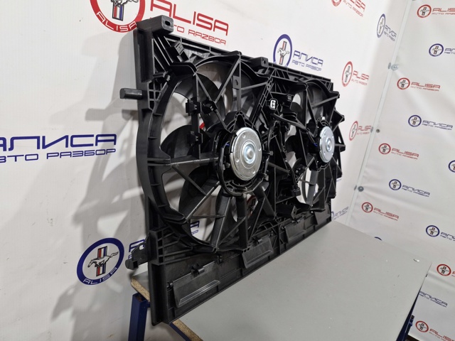 1355A528 Mitsubishi дифузор радіатора охолодження, в зборі з