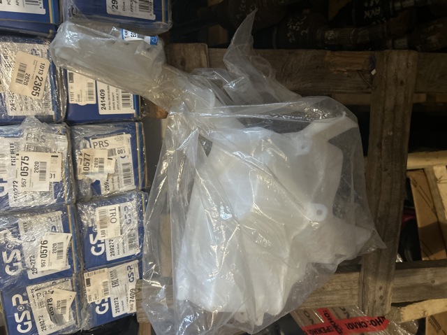 EG2267481E Mazda Бачок склоомивача