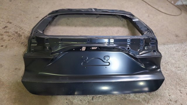 Двері багажника Toyota 6700548A50
