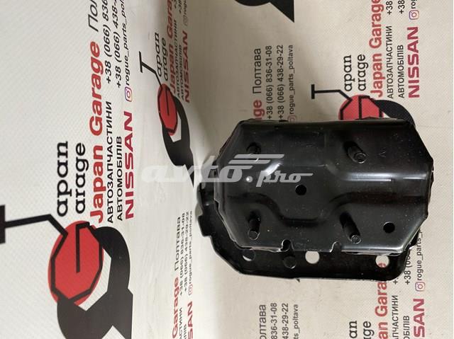 Кронштейн підсилювача переднього бампера 622115AA0A Nissan/Infiniti