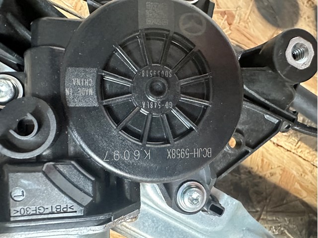 BCJH5958XB Mazda Мотор склопідйомника водійських дверей