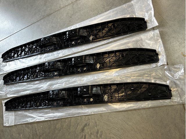 Облицювання задньої панелі багажника A9106862600 Mercedes