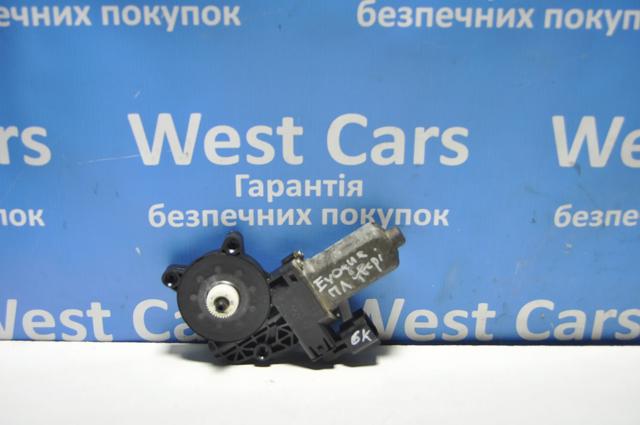 V48050036 Vemo Мотор склопідйомника водійських дверей
