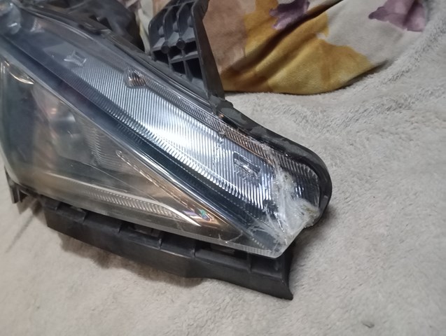 Фара передня права Signeda ZCR111360R