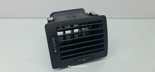  Решітка повітропровода права Skoda Fabia 