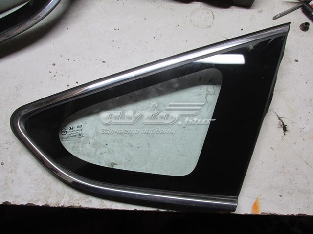 878202W000 Hyundai/Kia Стукло багажника, праве