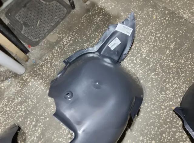 Підкрилки передні праві FPS FP7406388