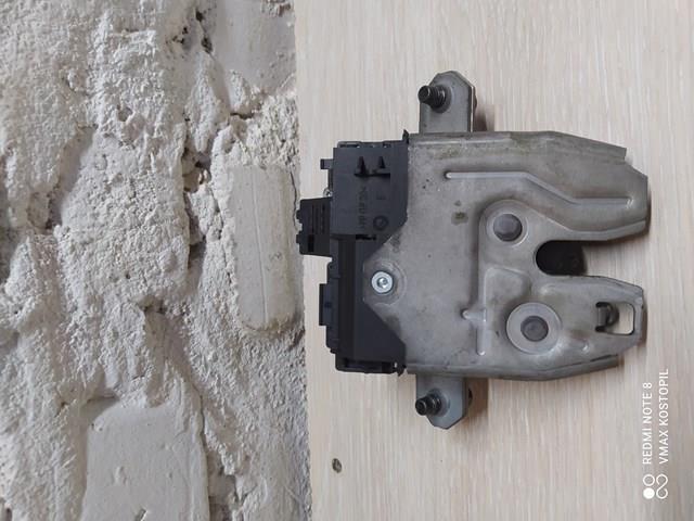 31278384 Volvo Замок п'ятих дверей