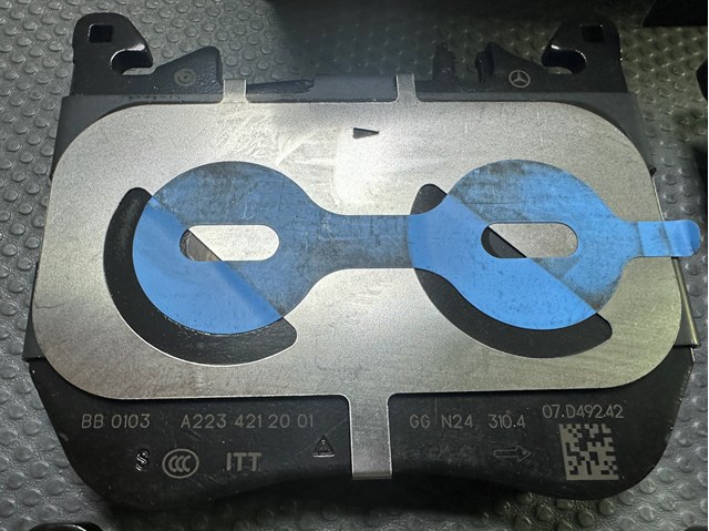 Купити A0004200804 Mercedes Колодки гальмівні передні, дискові