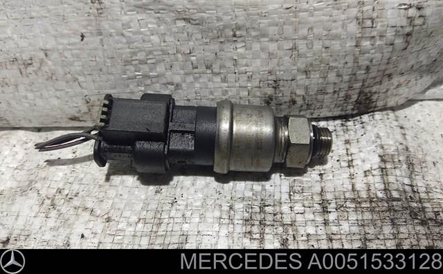 A0051533128 Mercedes датчик тиску палива