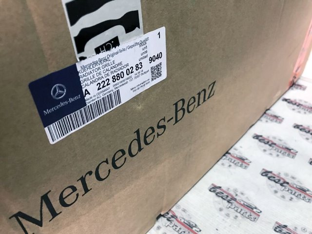A22288002839040 Mercedes Решітка радіатора