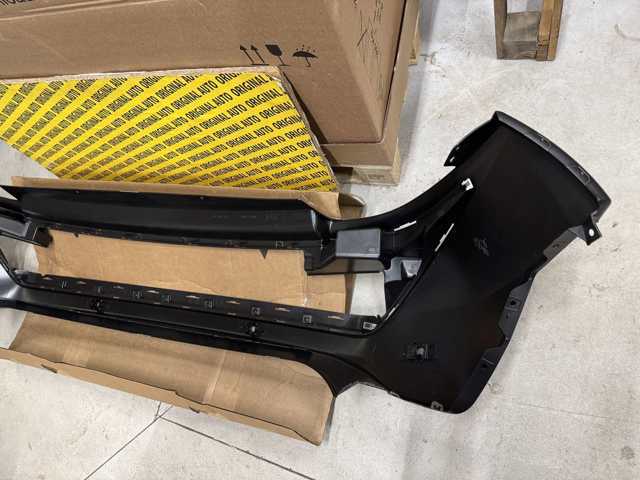 Купити 850B06RR0C Nissan/Infiniti Бампер задній, центральна частина