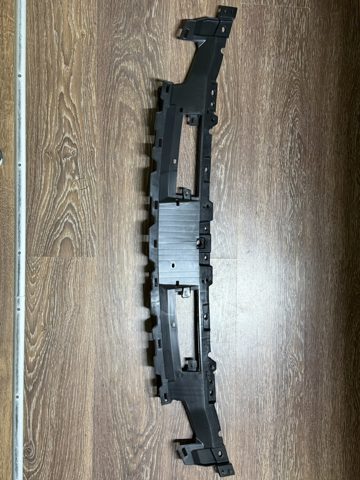 Кронштейн решітки радіатора KBB350718A Mazda