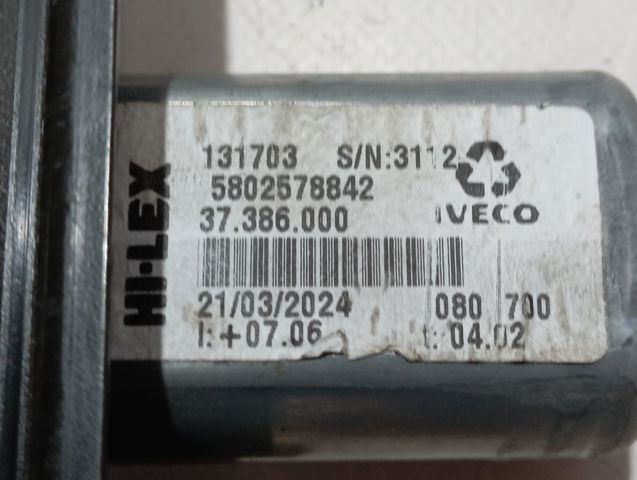 Склопідйомник передньої лівої двері 5802578842 Iveco