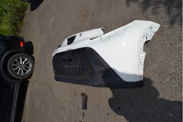 Купити 531110H030 Toyota Захисна решітка радіатора