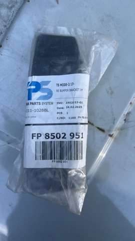 FP8502951 FPS Супорт/кронштейн кріплення заднього ліхтаря, лівий