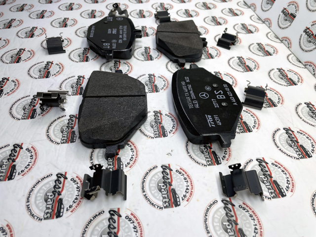Задні дискові колодки Mercedes A0004203705