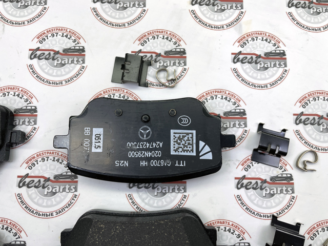 A0004201706 Mercedes Колодки гальмівні задні, дискові