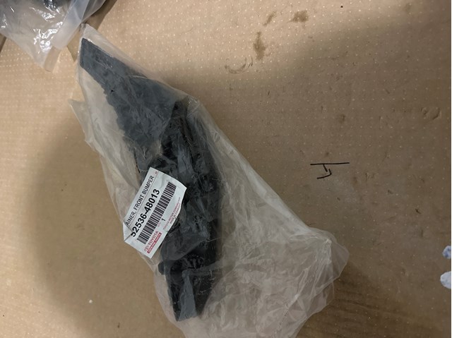 5253648013 Toyota Лівий кронштейн переднього бампера