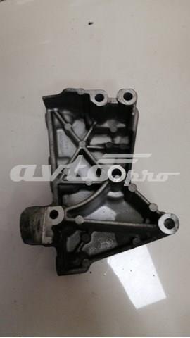 112317173R Nissan/Infiniti Кронштейн подушки (опори) двигуна, правої