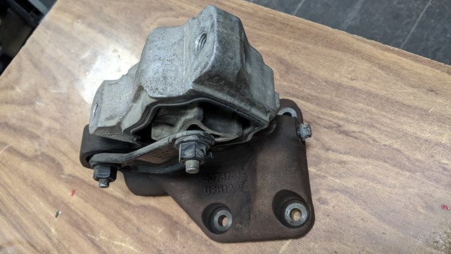  Land Rover TR8070M18 ціна, від 31.07 USD