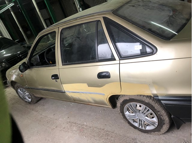 Скло передніх дверей, лівою 90186479 General Motors