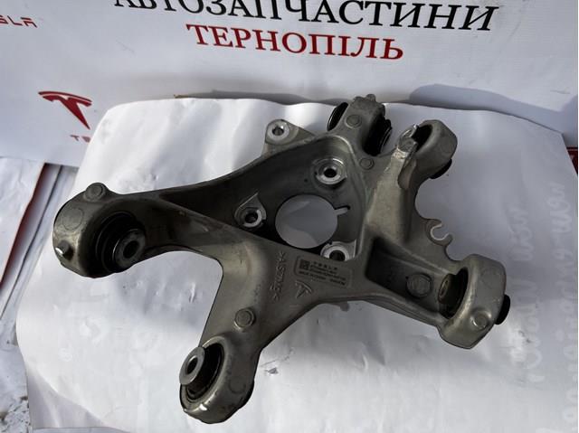 Кулак поворотний лівий Tesla 104441100F ціна, від 63.33 USD