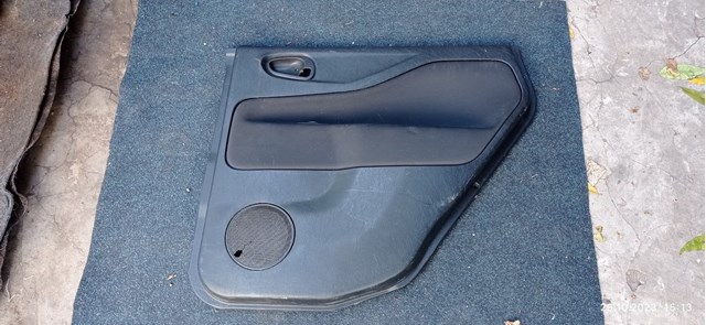 Обшивка правих задніх дверей Mitsubishi MR651969 ціна, від 25.97 USD
