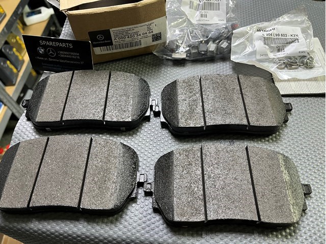 Передні тормозні колодки A000420340464 Mercedes
