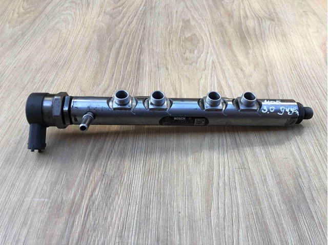 Розподільник палива (рампа) правий Land Rover CK5Q9D280BB ціна, від 63.35 USD