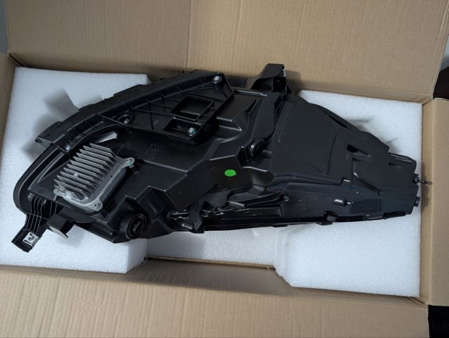 151495200D Tesla Motors Фара дальнього світла в зборі