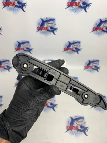 Купити LR034222 Land Rover Кронштейн бампера переднього, лівий