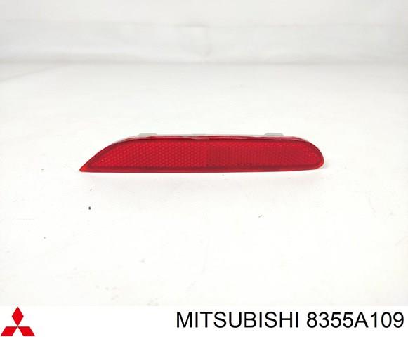 8355A109 Mitsubishi катафот (відбивач заднього бампера, лівий)