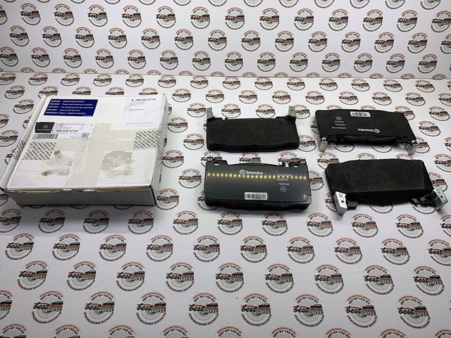 A0004205700 Mercedes Передні гальмівні колодки