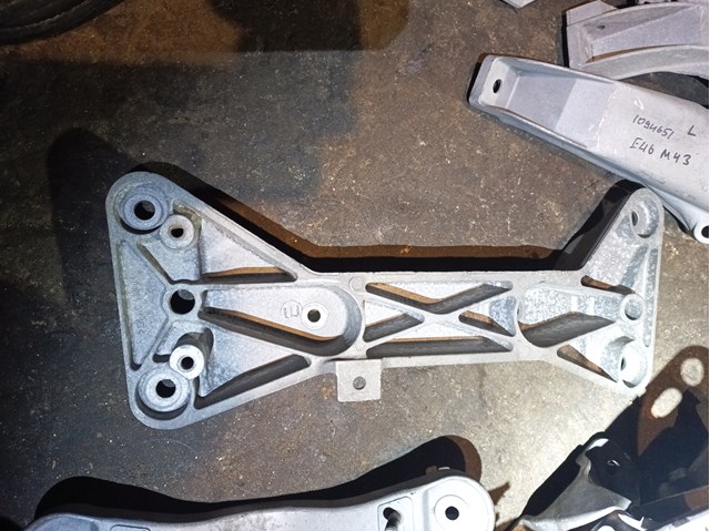 22316796605 BMW Кріплення коробки передач