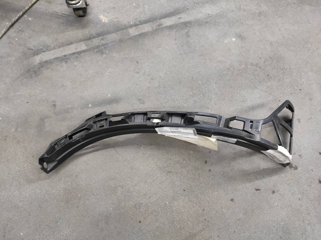 Кронштейн бампера заднього, лівий A1678851503 Mercedes
